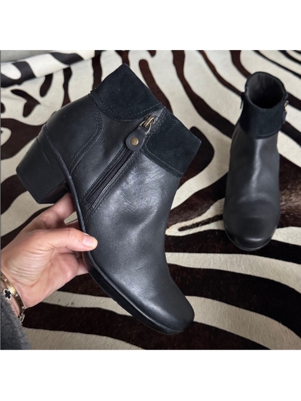 Clark’s Black Emslie Twist Leather Heeled Boots/Booties Sz 9.5 side zipper